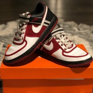 Nike Low Dunks : slightly worn (Women 7/Men 5.5)